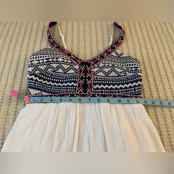 Cute Women’s Top - Sleeveless - Size: Small - Picture 4 of 6